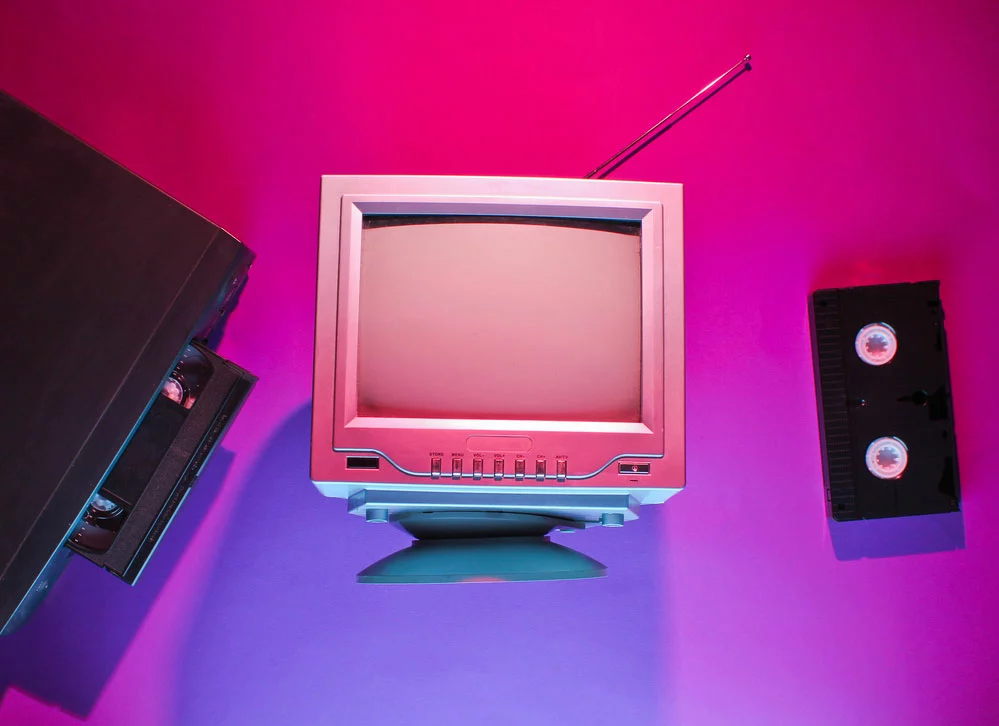 Coaxial Vs. RCA Audio Cable: Image of old analog TV model