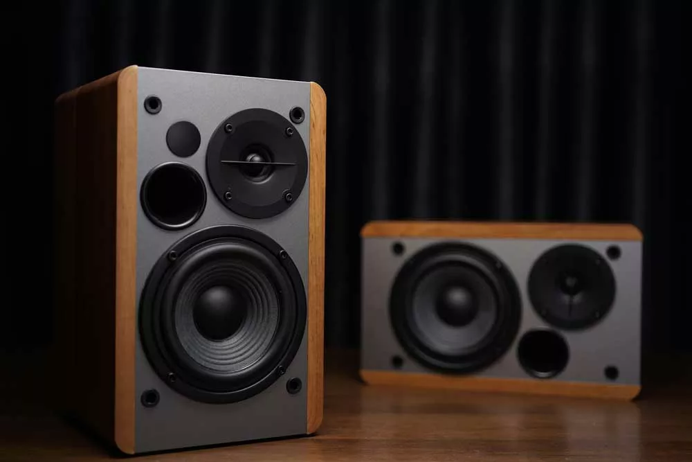 Wooden bookshelf speakers