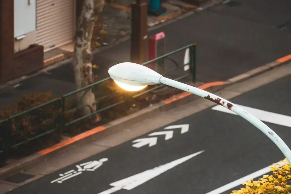 A street lamp utilizes an underground feeder cable.