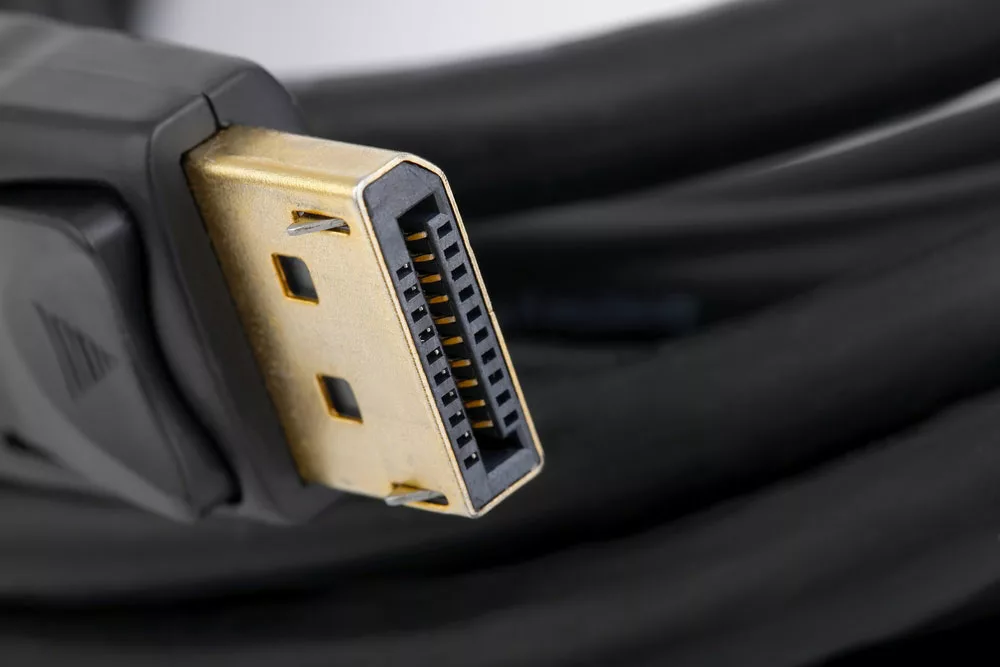 Gold-plated DisplayPort connector.