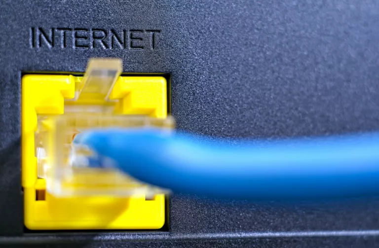 Internet connection with ethernet cables