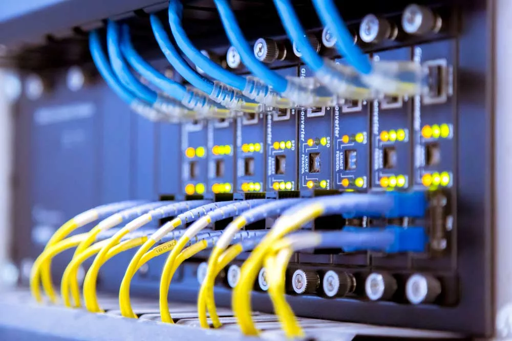 Horizontal ethernet cable management